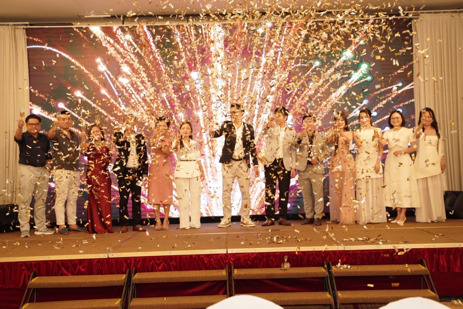 Pháo giấy chúc mừng tại Year End Party CNV