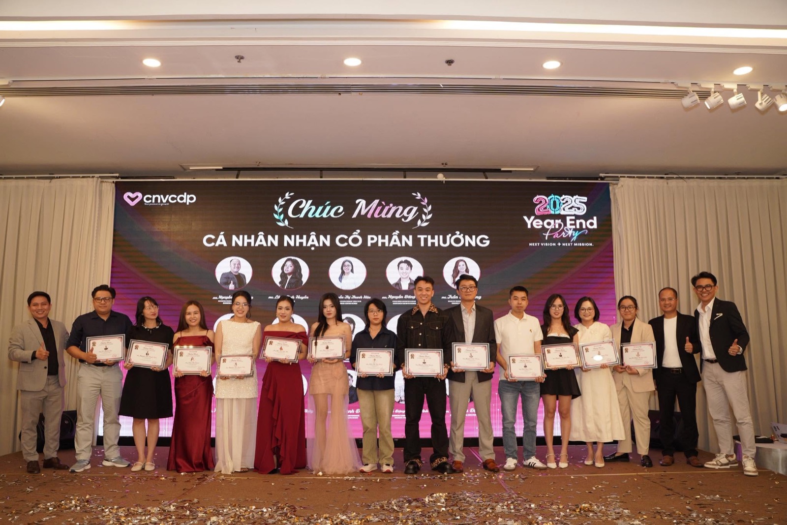 Cá nhân nhận cổ phần thưởng tại CNV Holdings